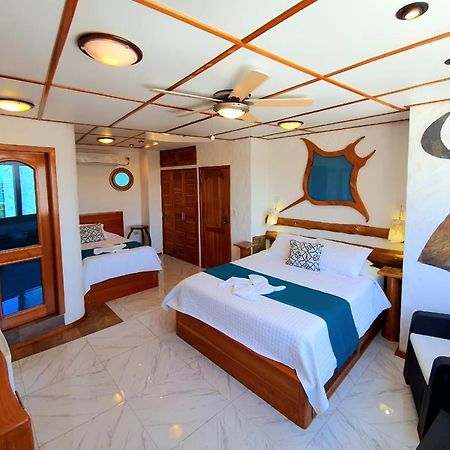 Casa Ocean Pier Bed & Breakfast Puerto Ayora  Bagian luar foto