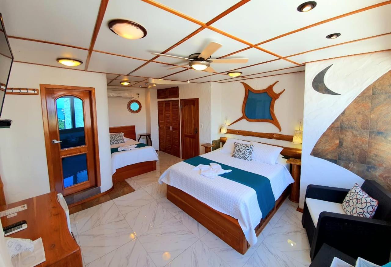 Casa Ocean Pier Bed & Breakfast Puerto Ayora  Bagian luar foto