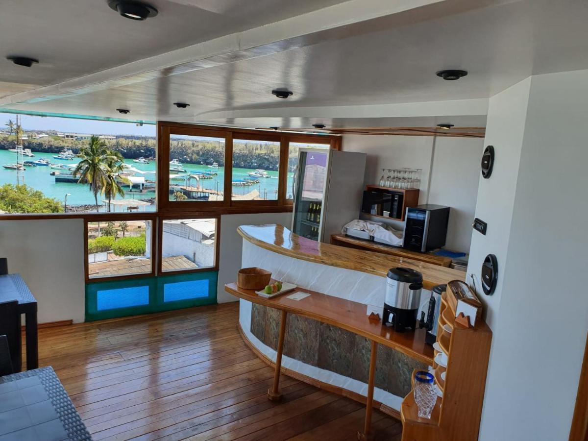 Casa Ocean Pier Bed & Breakfast Puerto Ayora  Bagian luar foto