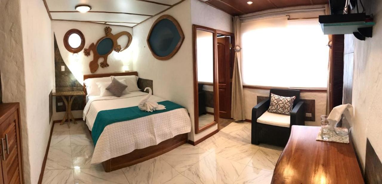 Casa Ocean Pier Bed & Breakfast Puerto Ayora  Bagian luar foto