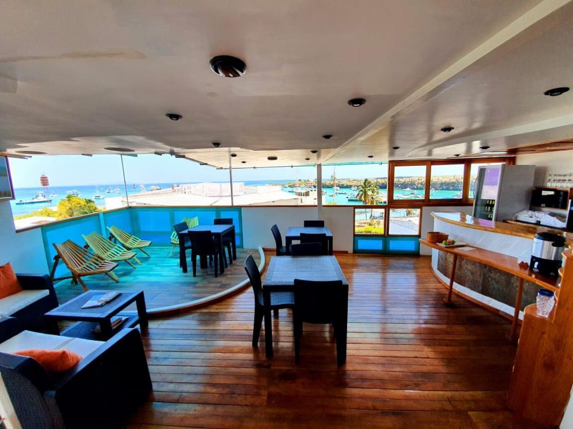 Casa Ocean Pier Bed & Breakfast Puerto Ayora  Bagian luar foto