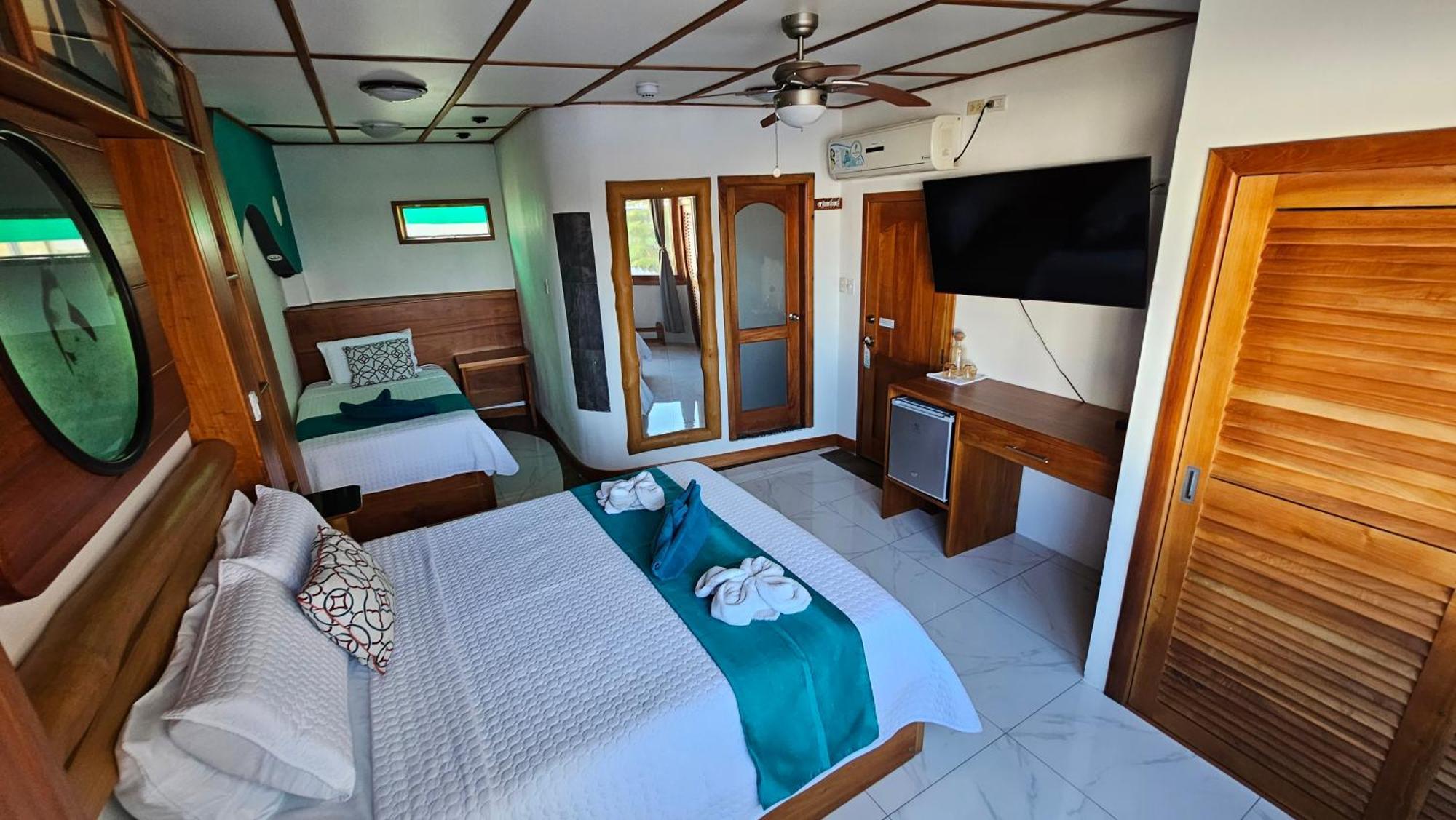 Casa Ocean Pier Bed & Breakfast Puerto Ayora  Bagian luar foto